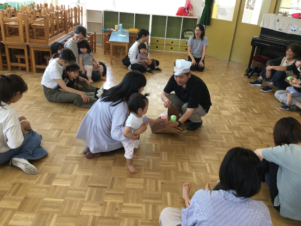 未就園児向の会「たけのこの会」の１１月開催分の予約を受け付けています