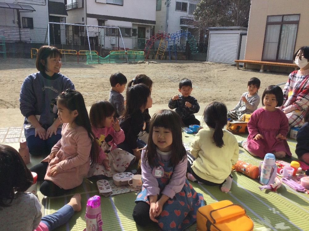 年少組・お外でおべんとう