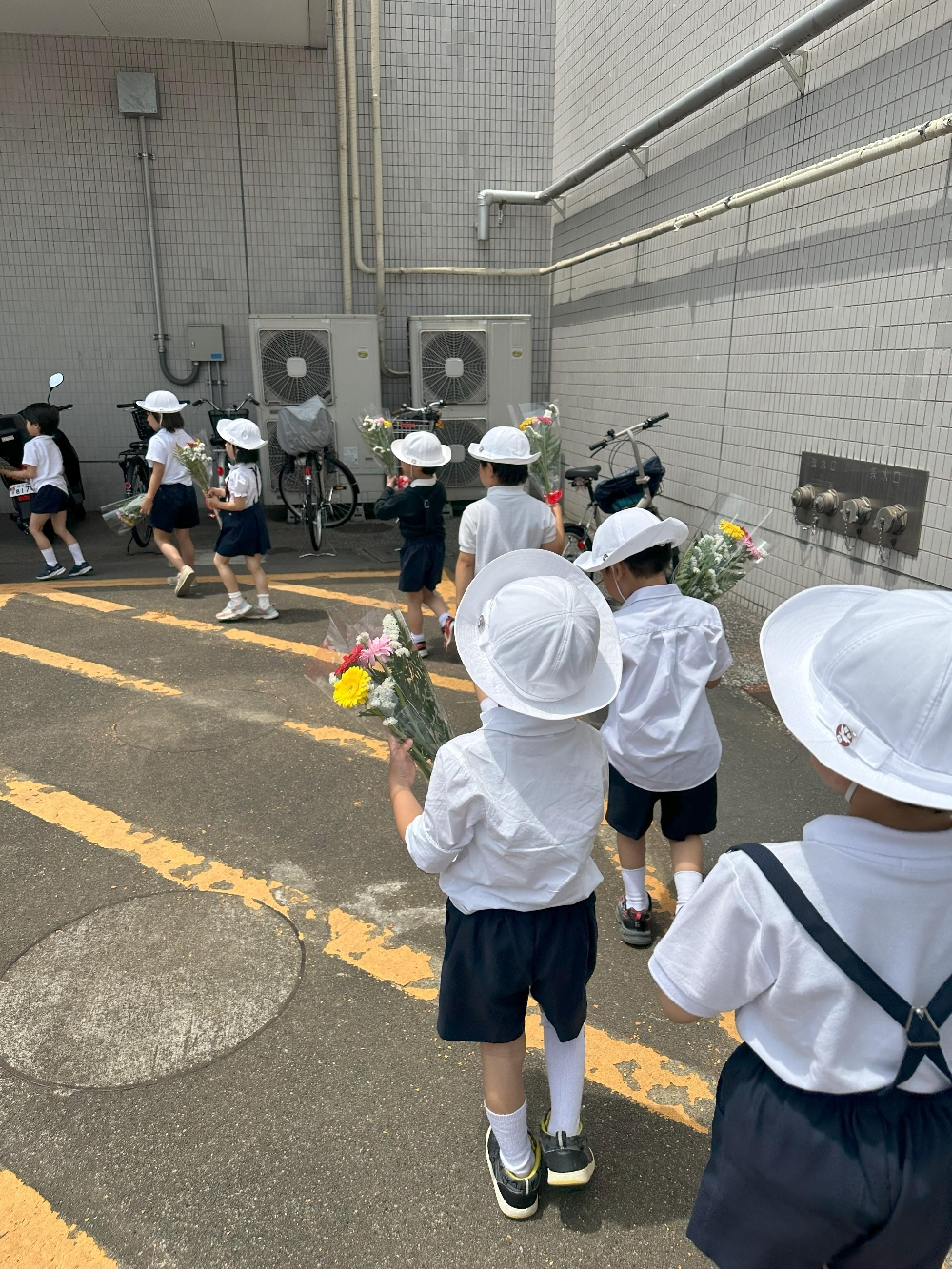 年長　花の日慰問